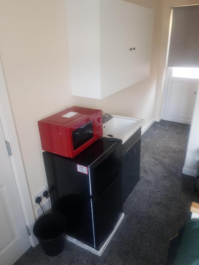 Self Contained Room, En-Suite With Separate Lockable Front Door, Located In An Exclusive Area Wednesbury Εξωτερικό φωτογραφία